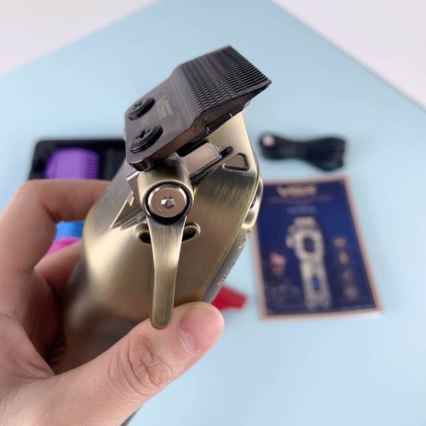 Tondeuse sans fil rechargeable – VGR V-027