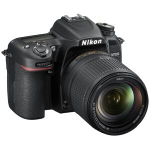 Appareil Photo Réflex Numérique 20.9 MP – Ecran inclinable 3.2″ – Vidéo Ultra HD – Wi-Fi – Nikon D7500 + AF-S DX NIKKOR 18-140mm VR