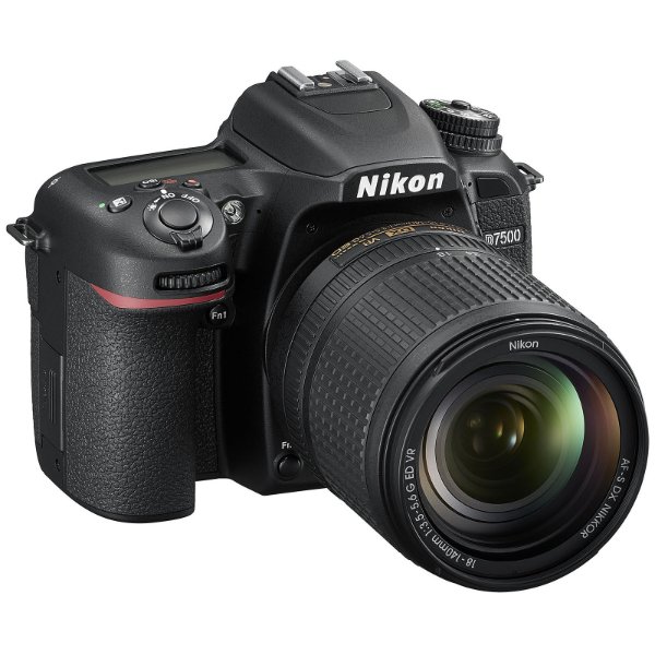 Appareil Photo Réflex Numérique 20.9 MP – Ecran inclinable 3.2″ – Vidéo Ultra HD – Wi-Fi – Nikon D7500 + AF-S DX NIKKOR 18-140mm VR